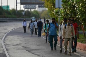 आगरा में कर्फ्यू में पहले दिन दुकान खोलने के समय को लेकर असमंजस रहा