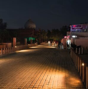 Tajmahal Eastern Gate Road