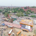 मेट्रो स्टेशन या राजनीतिक नामपट्ट?