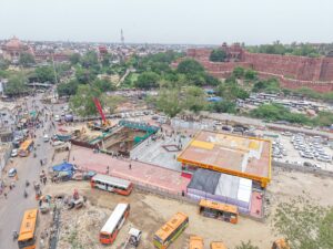 मेट्रो स्टेशन या राजनीतिक नामपट्ट?